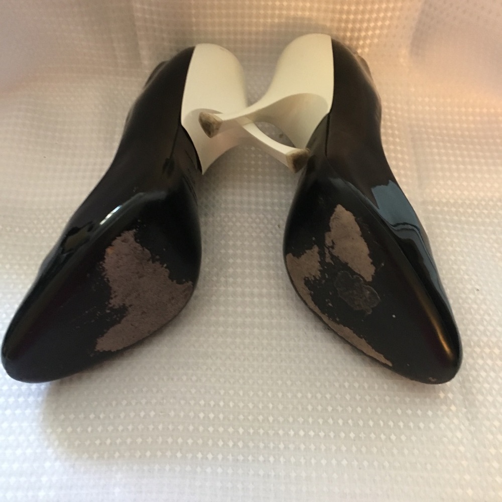 Miu Miu Black/White patent leather pumps - Picture 3 of 3
